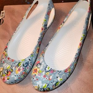 Crocs Flowered Slip-on Flats cut out in heel & near toe Women’s Size 11